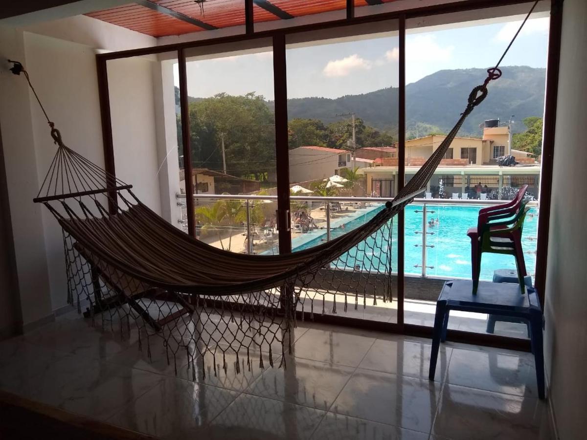Lindo Apartamento Vacacional En グアドゥアス エクステリア 写真